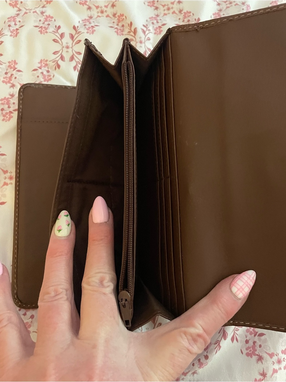 Women's Brown Leather Clutch Wallet - Sleek Organizer - Picture 6 of 8